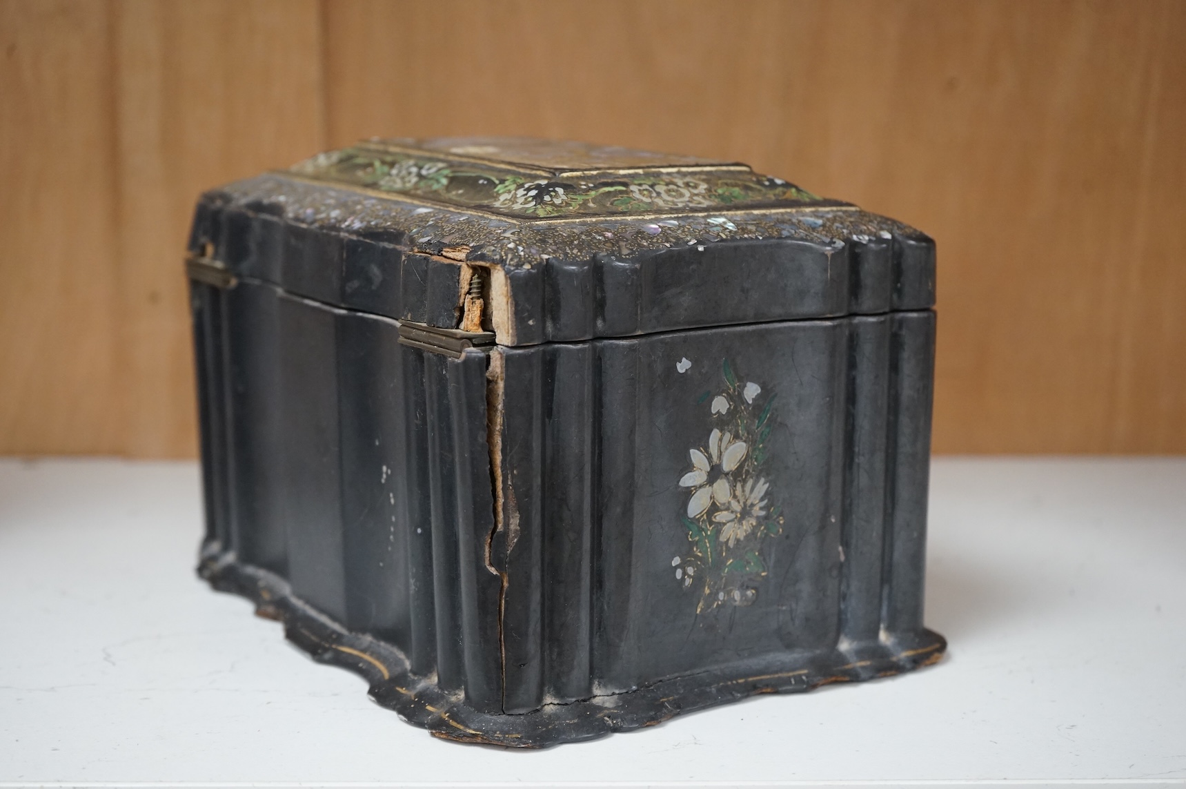 A Victorian Jennens & Bettridge papier mache tea caddy with abalone inlay, 21cm wide